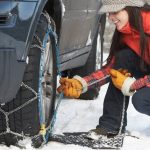Z avtom na smučanje – zimska oprema za avto